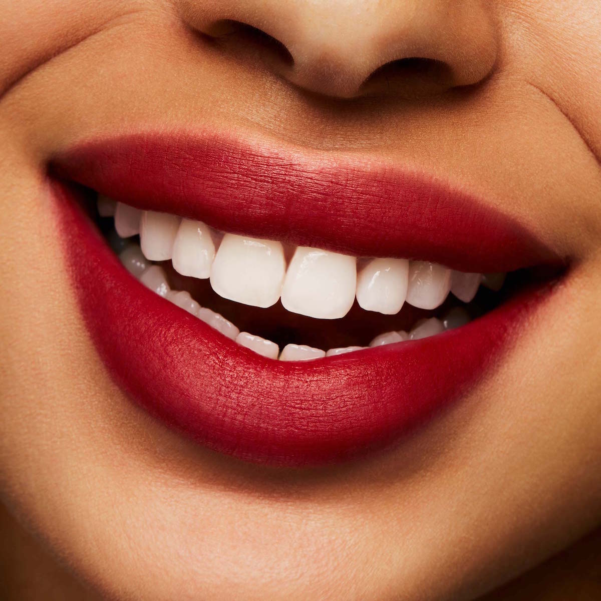 POWDER KISS LIPSTICK (LABIAL)